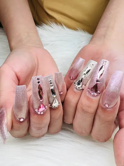 pretty-plum-nail-spa