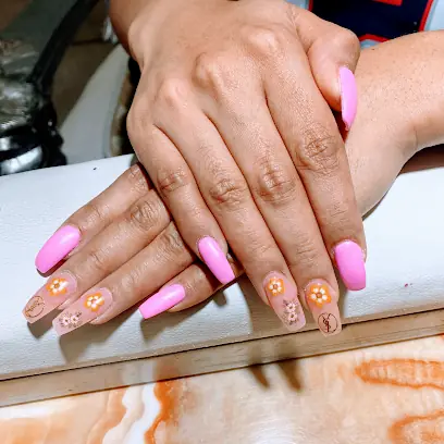 royal-nails-spa